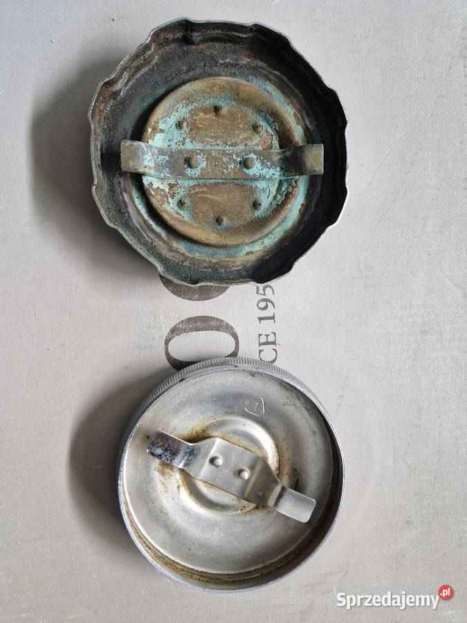 Korki zakrętki zbiornika paliwa motocykla epoki mazowieckie Wola Dębska