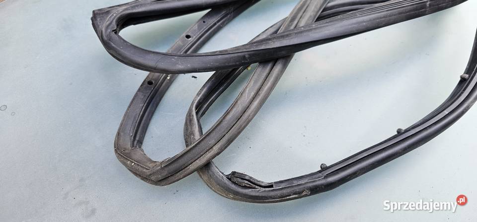 Uszczelka drzwi lewy tył mercedes w203 kombi Zbąszyń