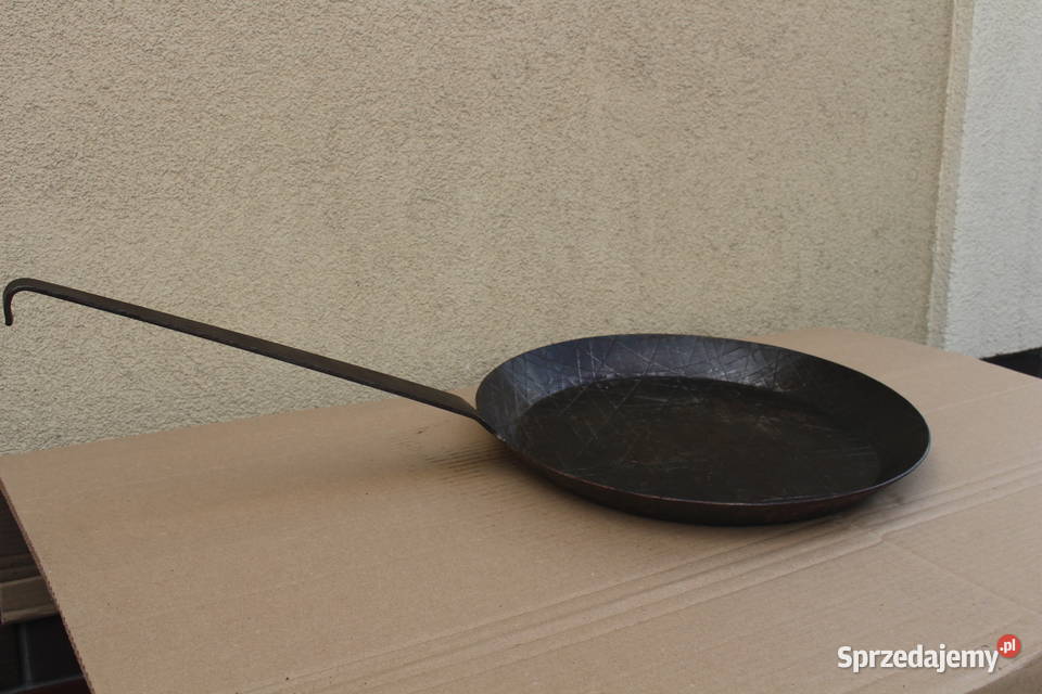 stara patelnia metalowa