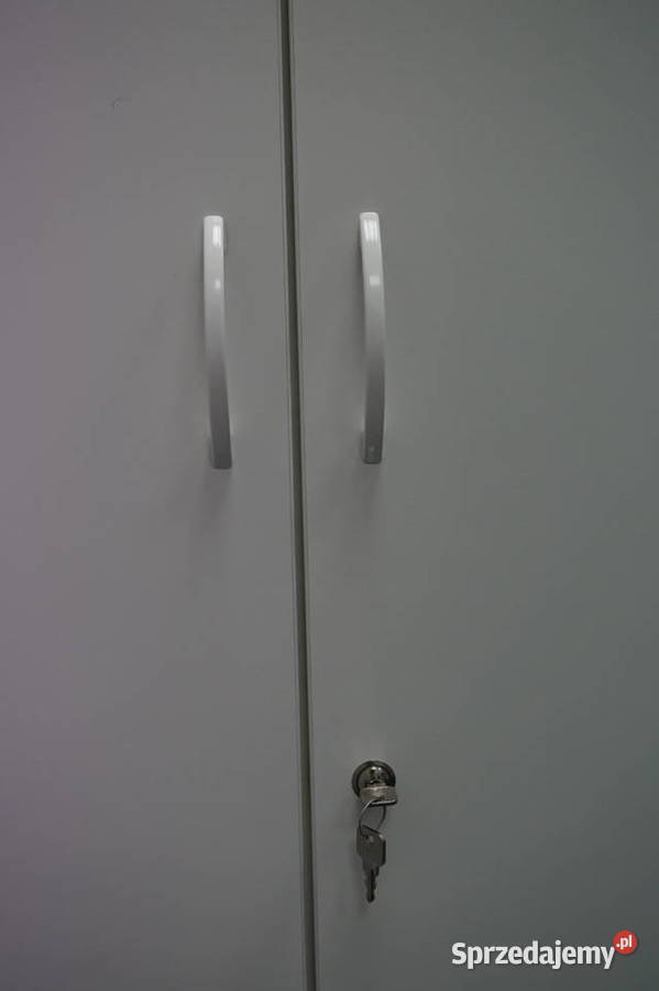 Wysoka szafa zamykana na klucz Wrocław