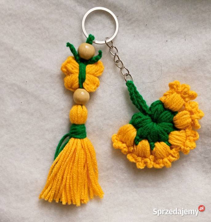 Wiosenny brelok wykonany na szydełku Łask