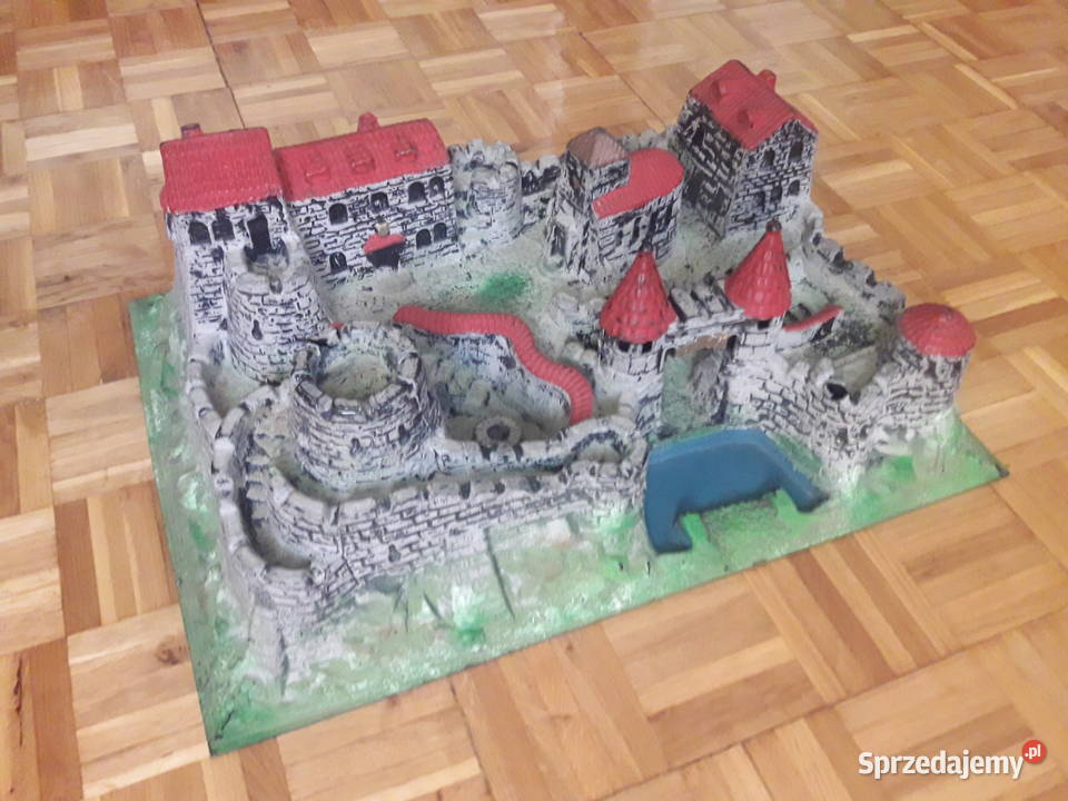 Zamek makieta zabawkwa dzieci pałac PRL twierdza Piotrków Trybunalski
