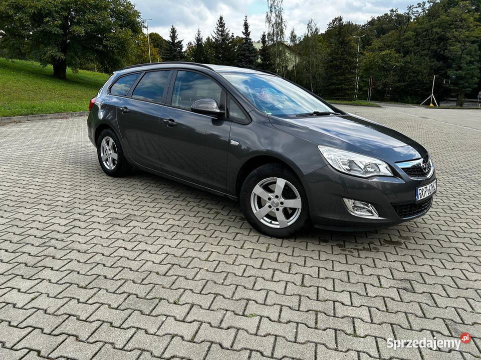 Opel Astra J 17 CDTI Rok produkcji 2011 Dukla