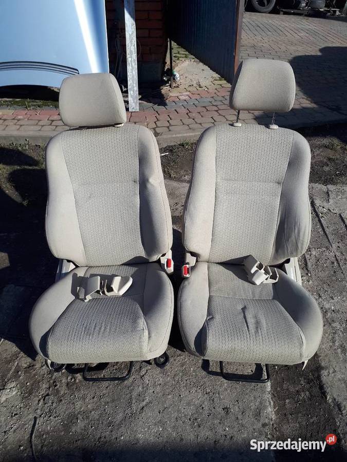 Wnętrze fotele kanapa boczki Podgrzewane Avensis sprzedam