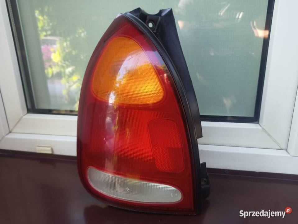 Hyundai Lantra I J1 kombi lampa tył tylna lewa osobowe Sieradz