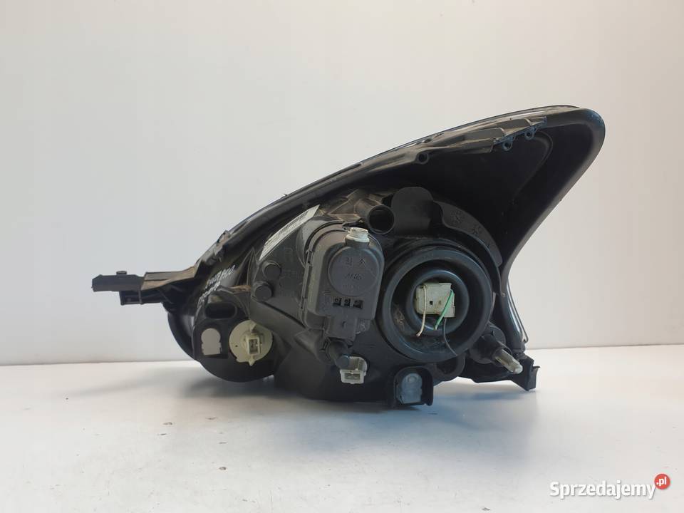 Toyota Aygo PRZEDNIA LAMPA PRAWA prawy przód Janów
