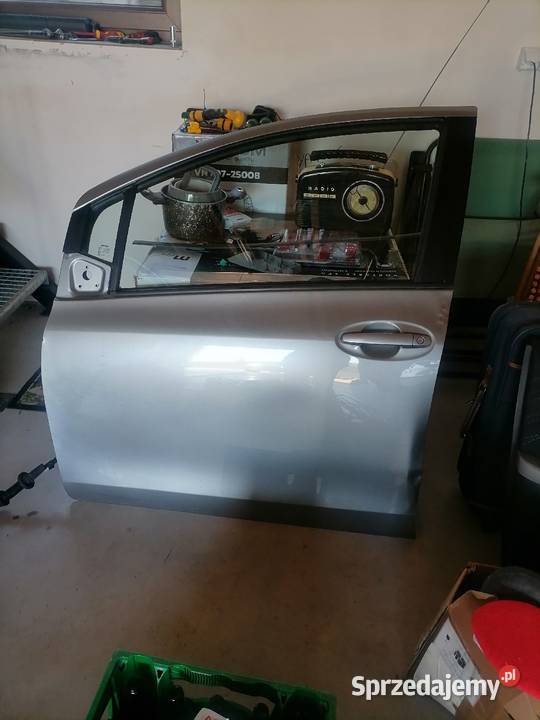 Drzwi przód lewe toyota Yaris 07 kolor 1F8