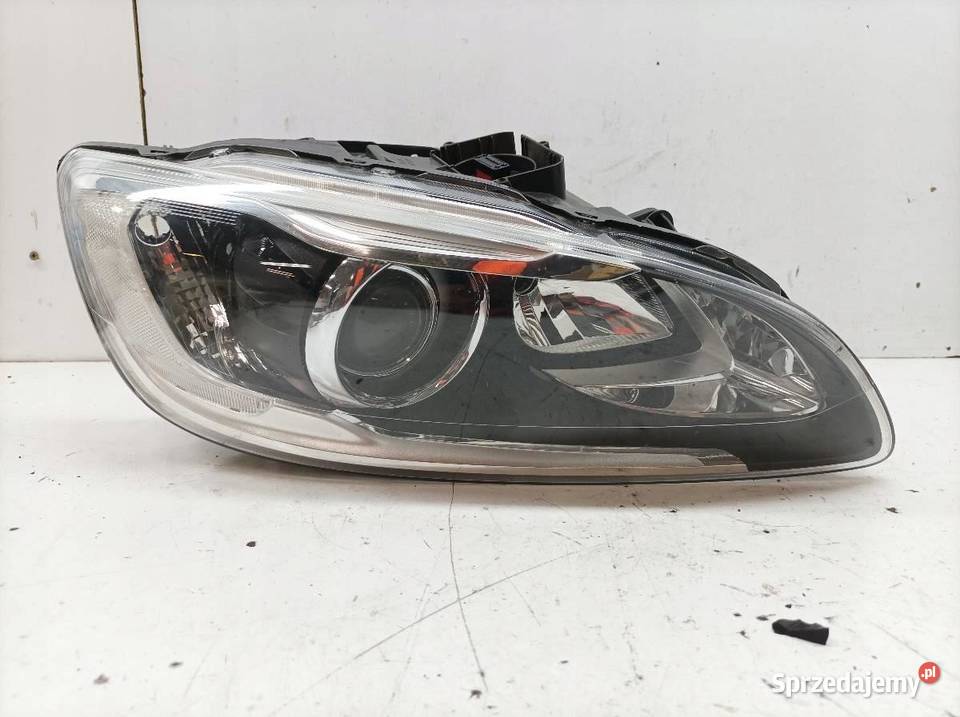 LAMPA PRZÓD PRAWA BI XENON EUROPA LIFT Rok produkcji 2017