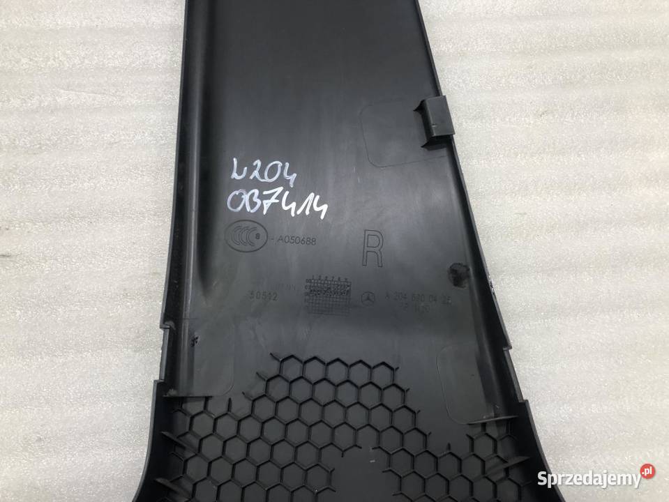 OSŁONA SŁUPKA B PRAWA MERCEDES W204 2046900425