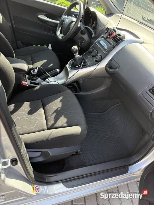 Toyota Auris 133 salon Polska srebrny Nowe Bielice sprzedam