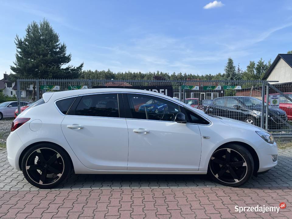OPEL ASTRA J 2011 14 TURBO Rok produkcji 2011 świętokrzyskie