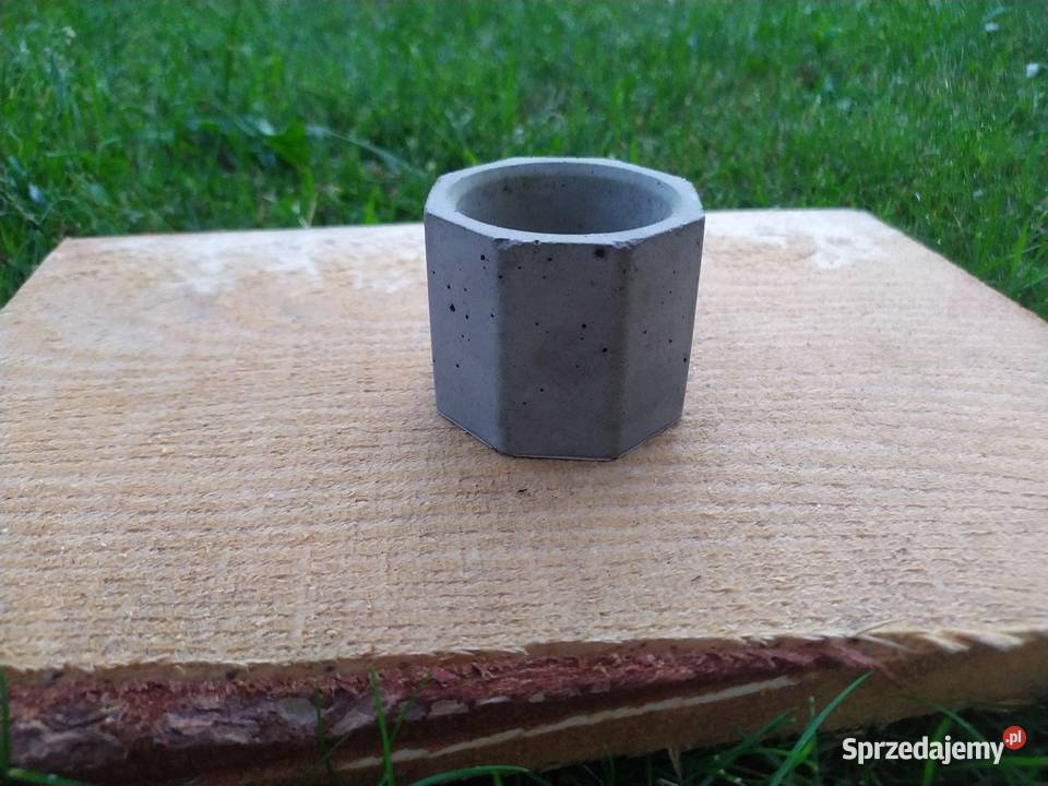 Doniczki betonowe osłonki na suklenty Tłuszcz