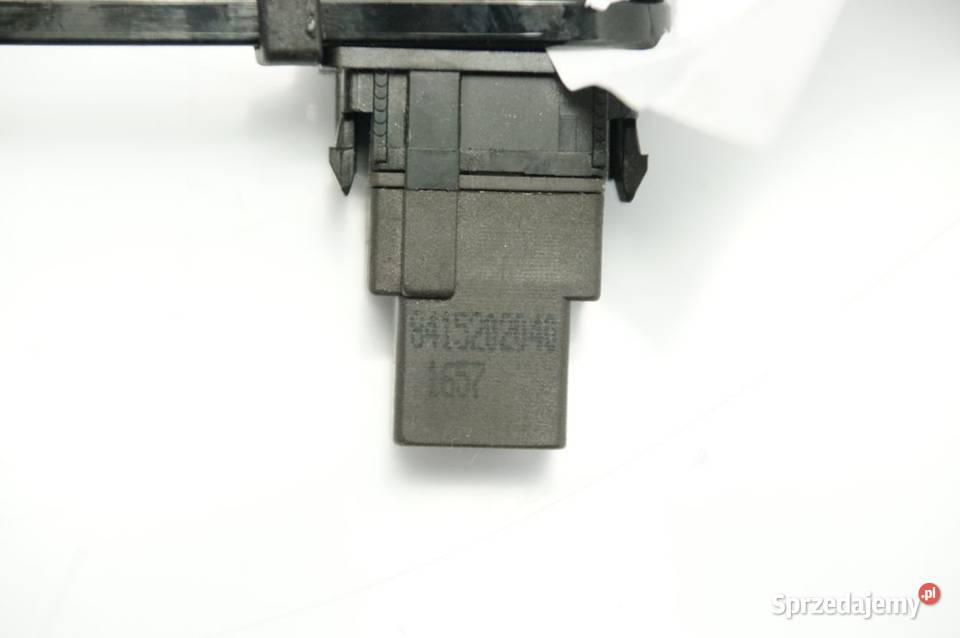 PRZYCISK TOYOTA AURIS 8415202040