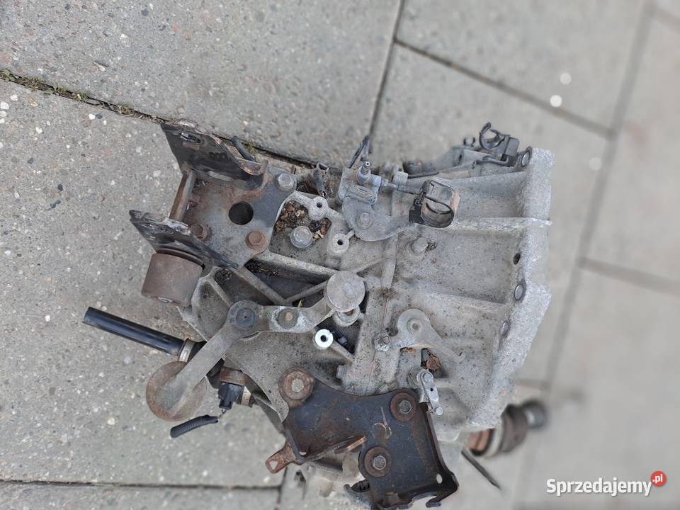 Toyota Yaris II 13 VVTI skrzynia biegów niski