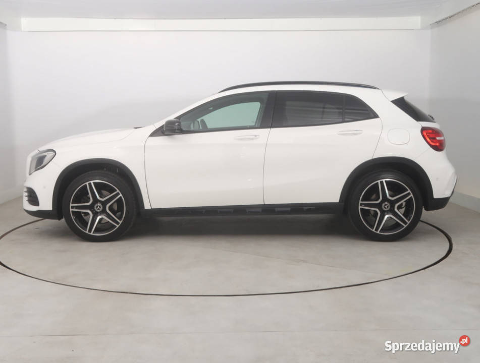 Mercedes GLA GLA 220 4MATIC radio