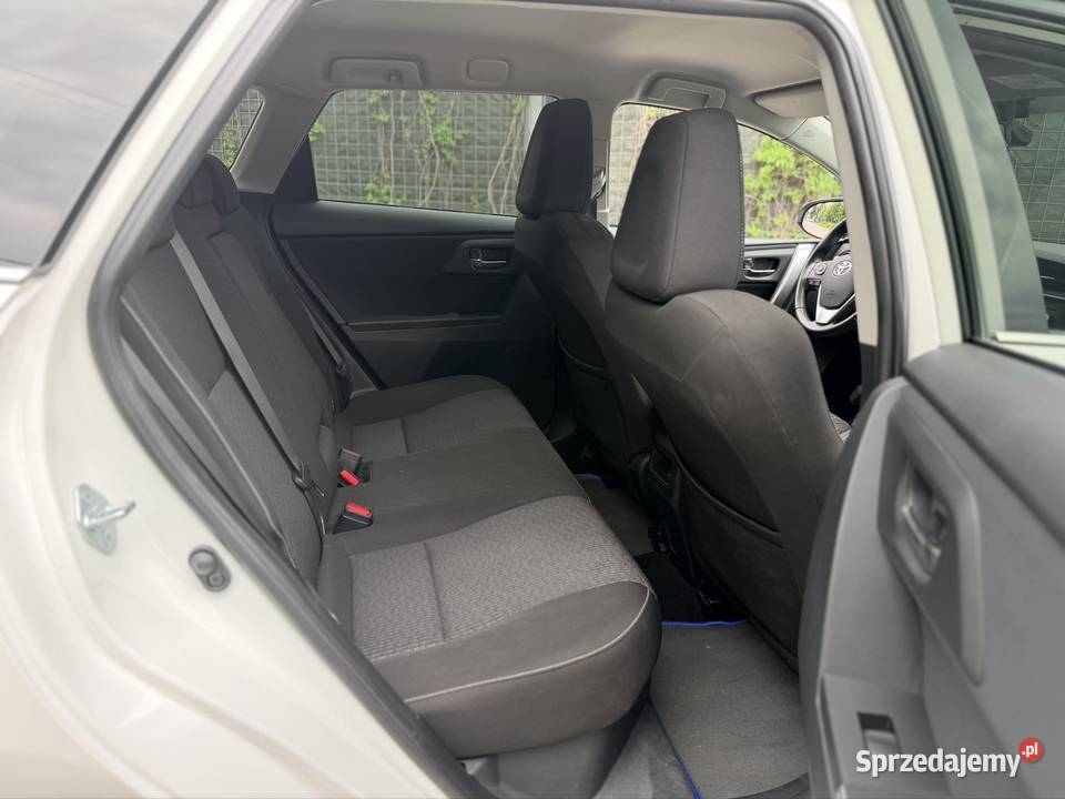 Toyota Auris Touring Sports 18 Hybrid 2014 Rok produkcji 2014 Kraków