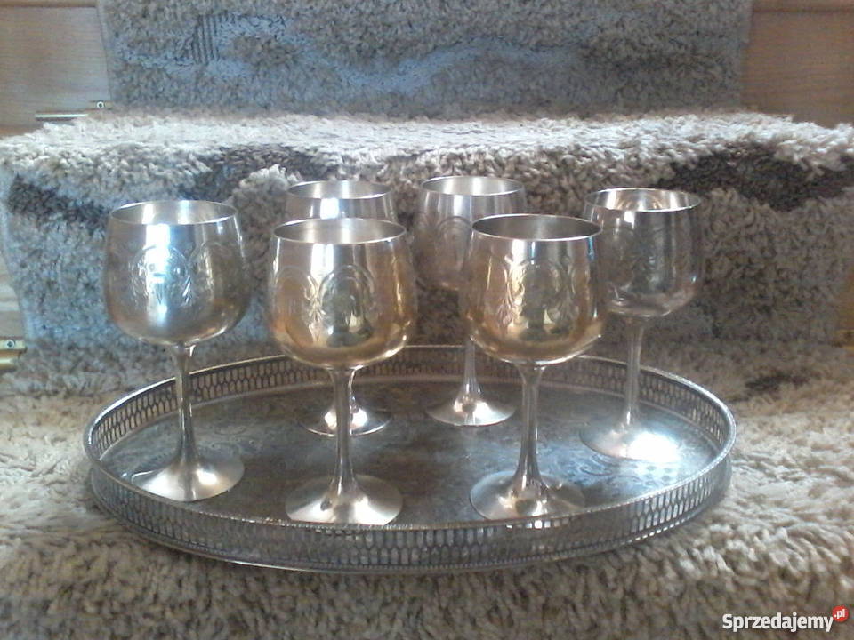mosiężno posrebrzane kieliszki plus taca Wyposażenie wnętrz Dulcza Wielka