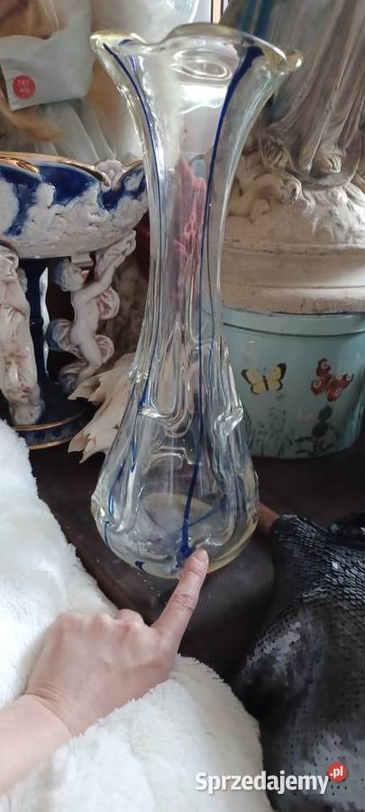 z wtopionymi kobaltowymi smugami nitkami wazon wielkopolskie Poznań