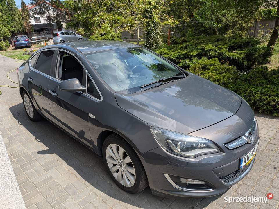 Opel Astra 14 turbo czujniki parkowania lakier metallic Warszawa