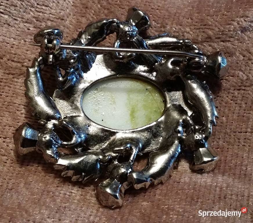 Stara szkocka broszkaz oliwkowym kamieniem Ochojno