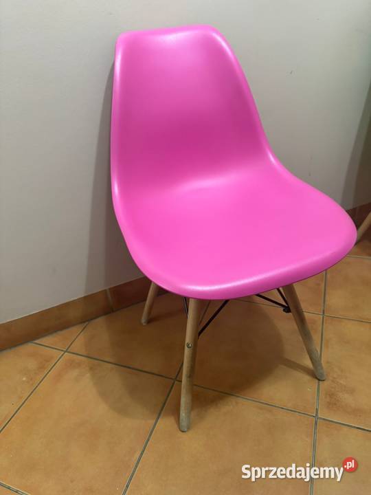 Komplet kolorowych krzeseł sprzedam