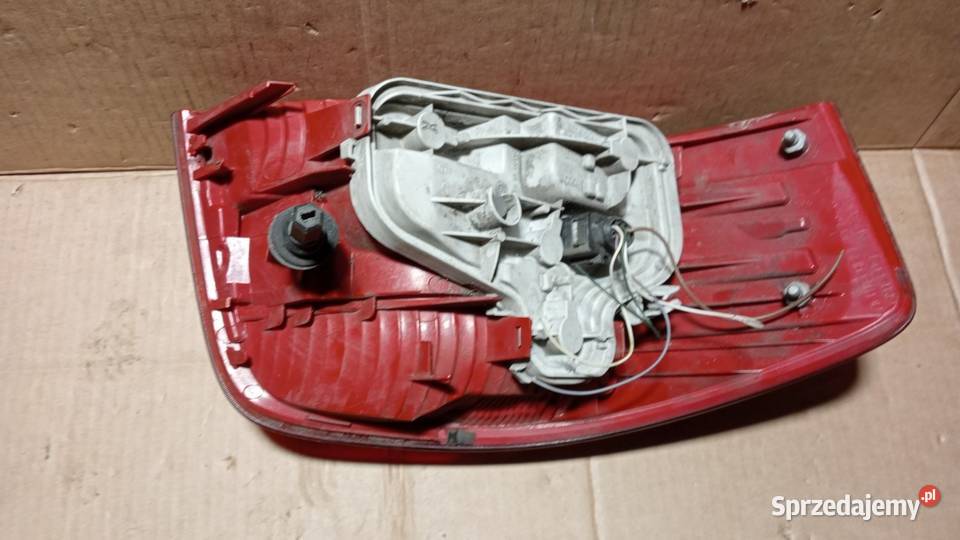 AUDI A3 8P HB LAMPA TYŁ PRAWA Zbierkowo