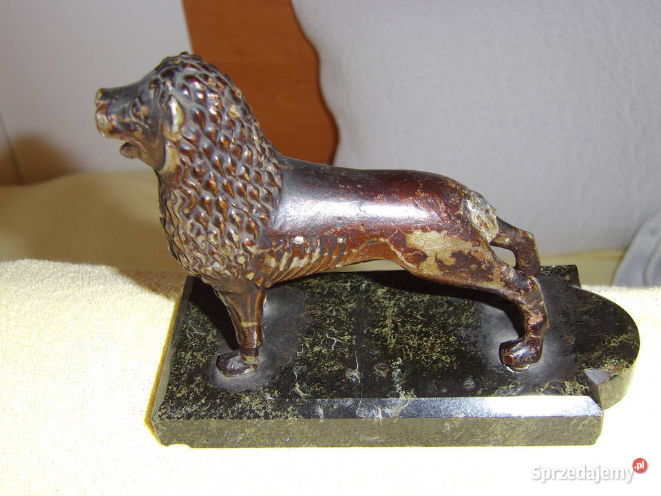 Lew na podstawie marmur Warszawa