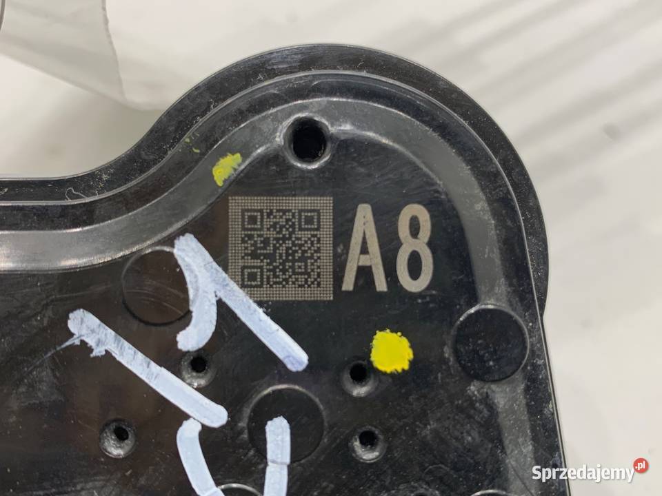 ZAMEK DRZWI LEWY PRZÓD TOYOTA COROLLA E21