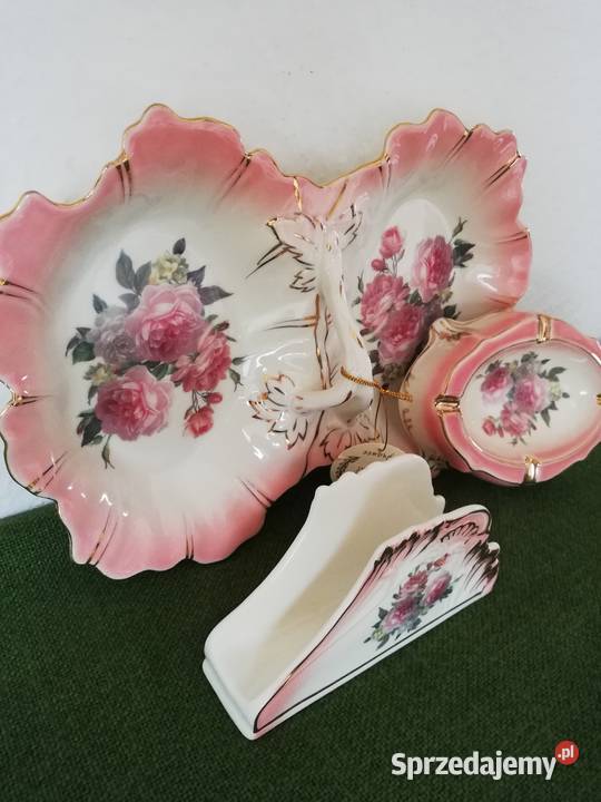 Stulistna róza na porcelanie małopolskie