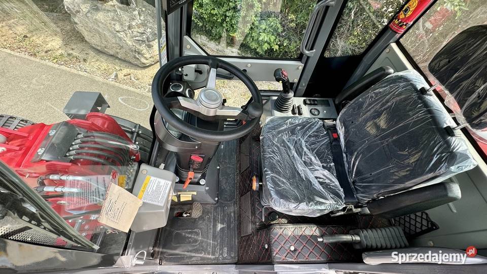 Teleskopowy terenowy wózek widłowy KMM 812T