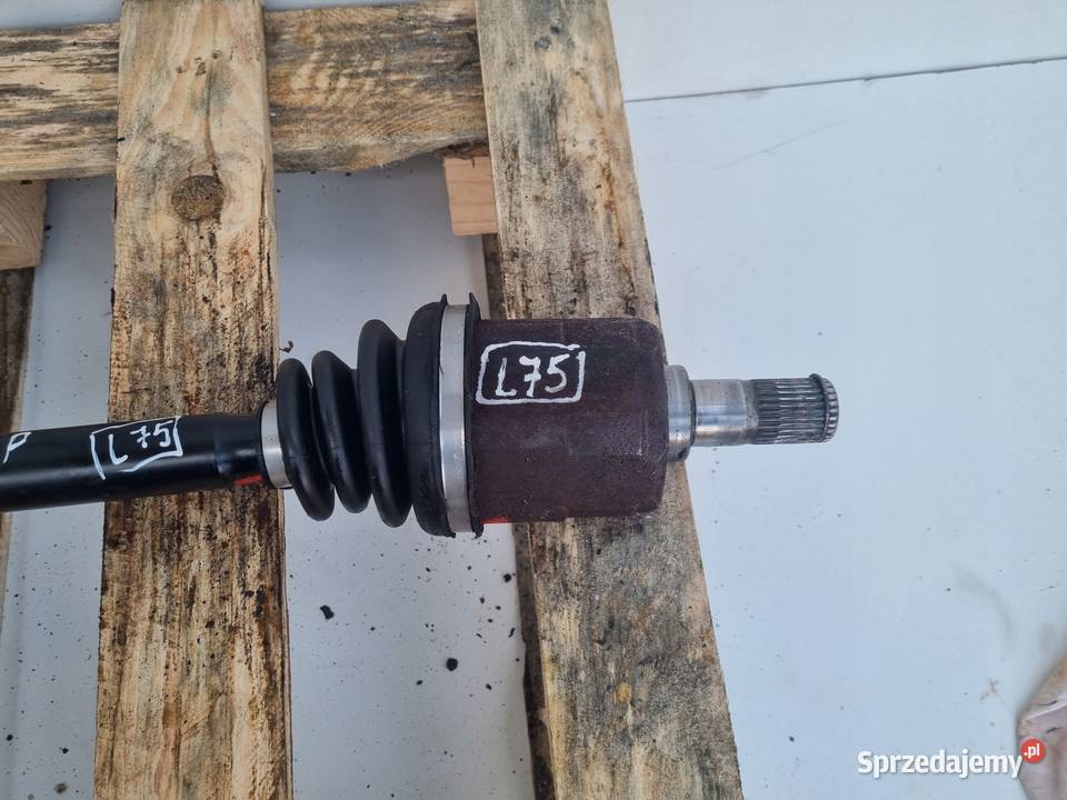 PÓŁOŚ Kia Ceed 16 16V PRAWA PRZEDNIA półośka Chełm