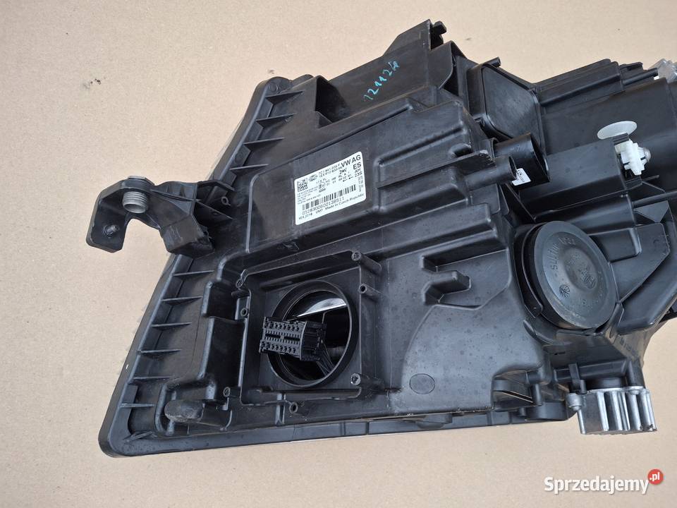 VW CRAFTER II MAN TGE REFLEKTOR PRAWY FULL LED Bieleń