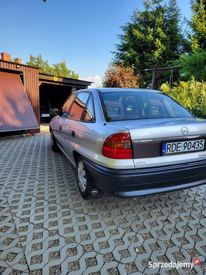 Opel Astra stan kolekcjonerski niski przebieg nieuszkodzony