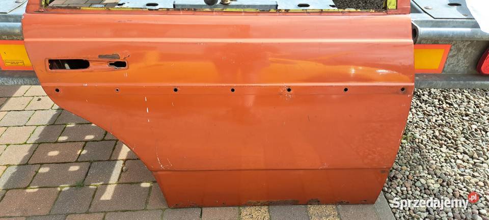 Drzwi prawy tył Mercedes W123 sedan osobowe Drzwi Luzino