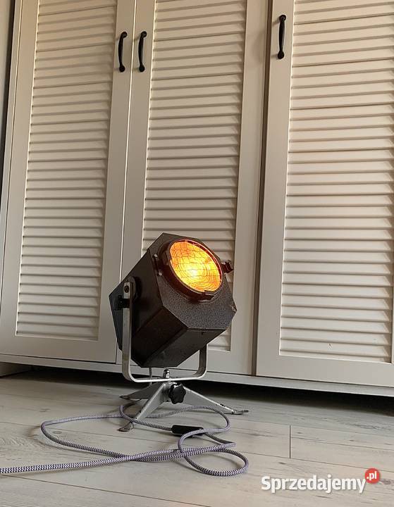 Lampa teatralna z PRLu Loft Poznań