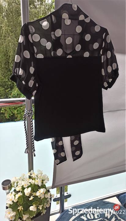 Letnia elegancka czarna bluzka w białe kropki