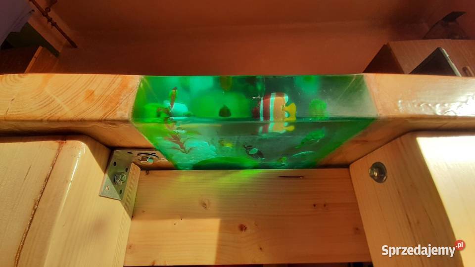 Stół z żywicy epoksydowej akwarium rybki