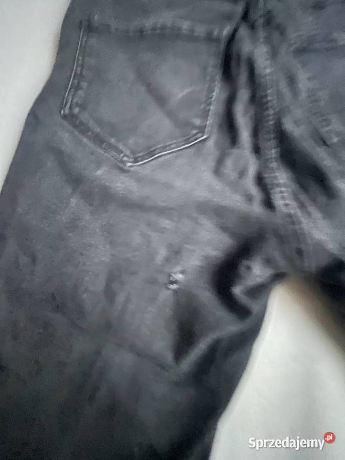 Czarne jeansy ZARA skinny z czerwonymi paskami czerwony Sochaczew