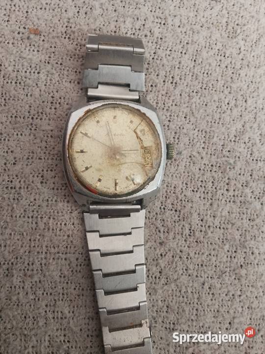 nakrecany zegarek raketa vintage z datownikiem