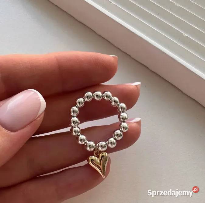 Pierścionek elastyczny z serduszkiem Czemierniki