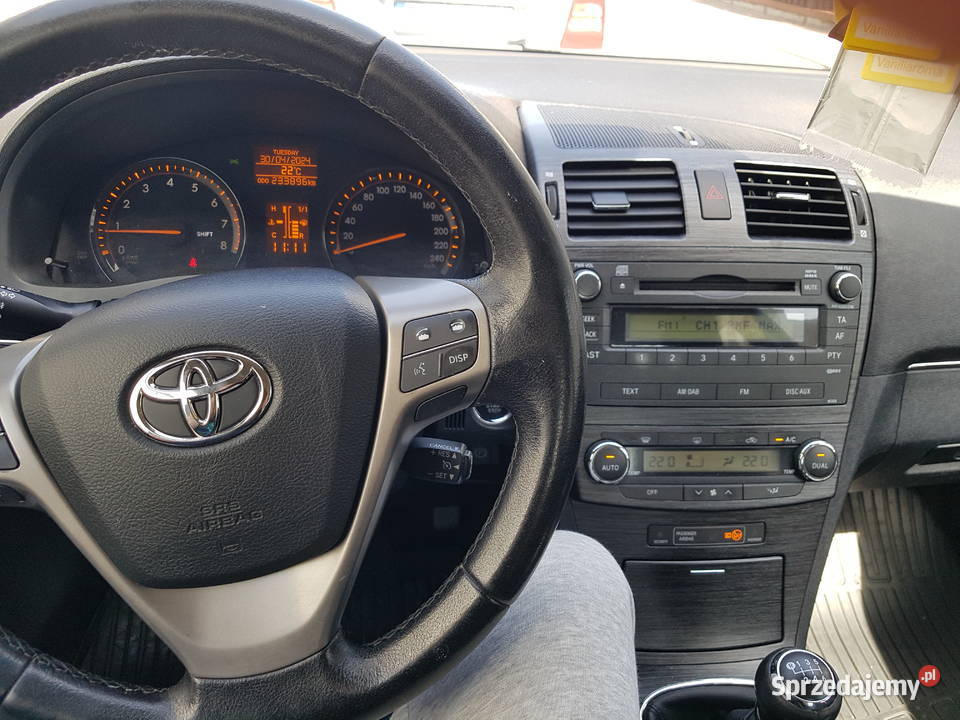 Toyota Avensis nieuszkodzony