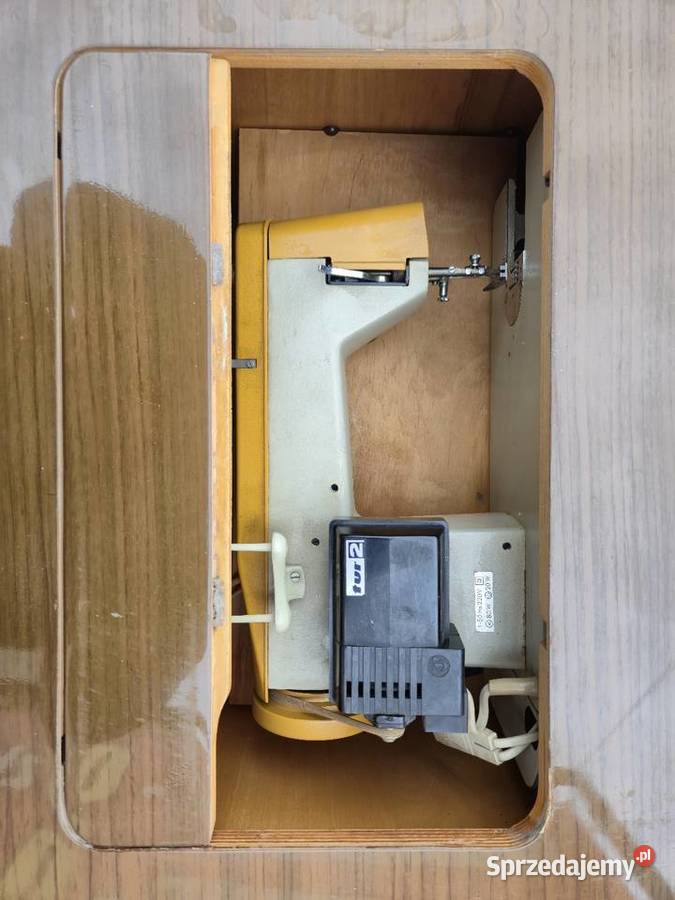 Maszyna do szycia ze stolikiem Łucznik 466 sprzedam