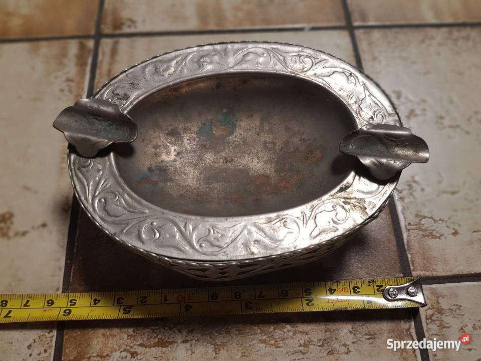 Z kolekcjiEpoka PRLNietyzinkowa popielniczka