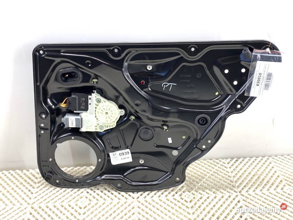 PODNOŚNIK SZYBY PRAWY TYŁ VW PASSAT B7 3AA839756