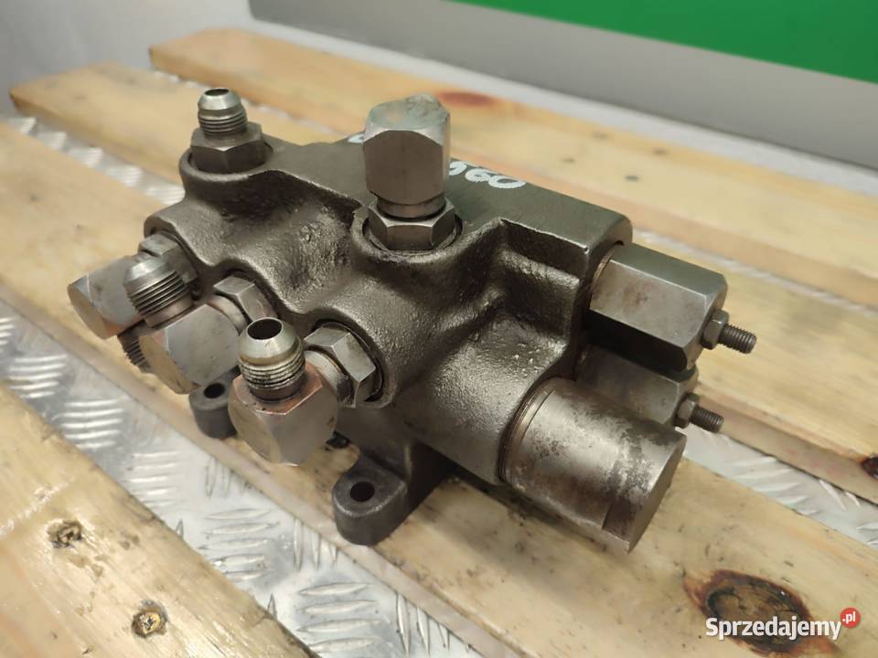 Rozdzielacz hydrauliczny JJB6000332 CASE 560 Wilkowo