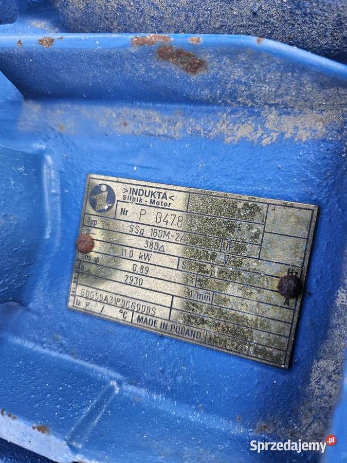 Mieszalnik pasz ssąco tłoczący
