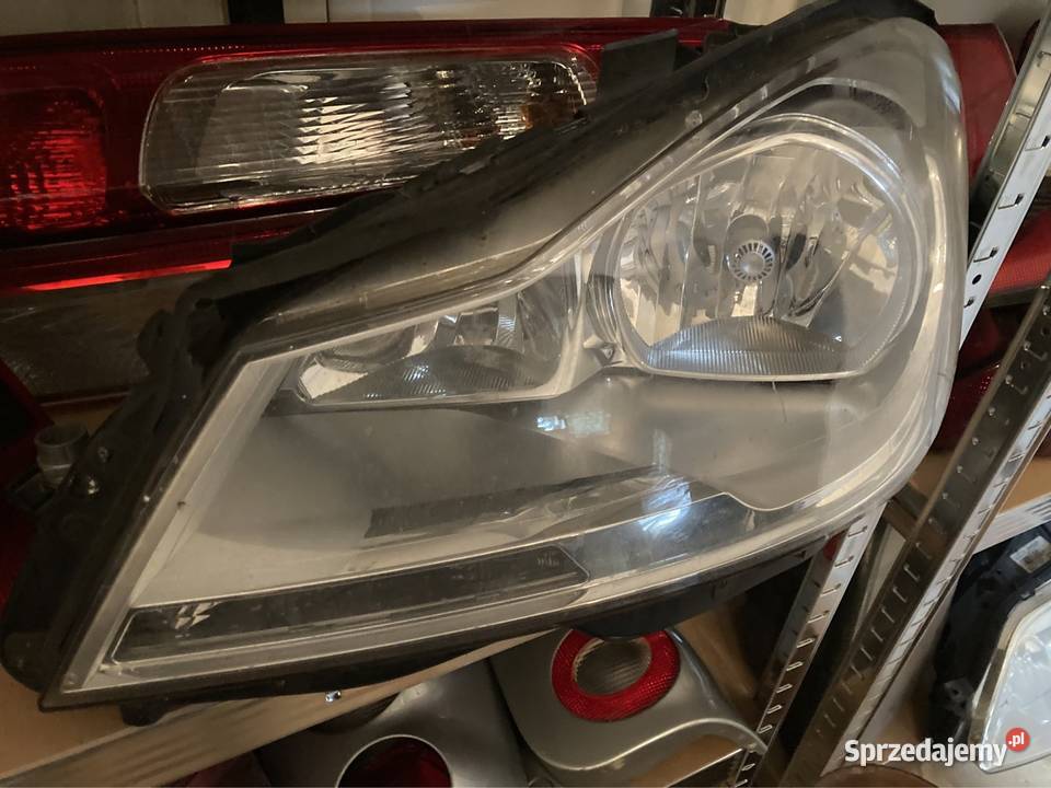Lampa lewa przednia Mercedes W204 CKlasa Lift Lampy przednie
