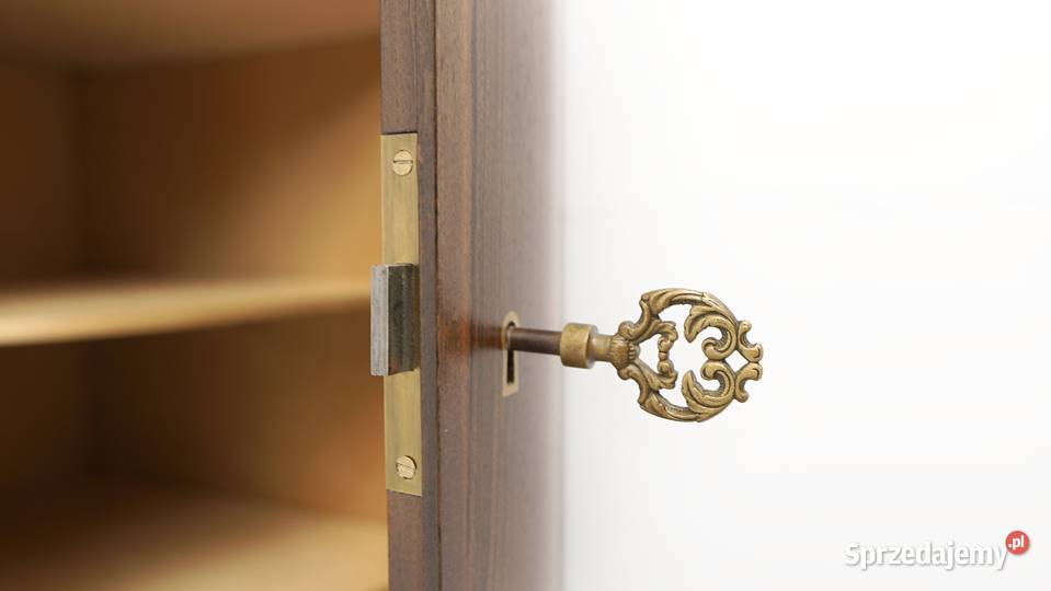 Antyczna narożna komoda z drewna orzechowego wielkopolskie Jerka