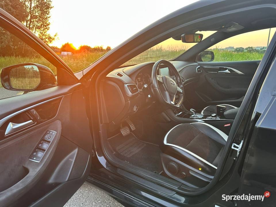 Infiniti Q30S