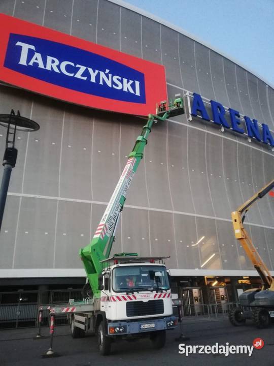 Podnośnik koszowy zwyżka wynajem usługi Wrocław usługi budowlane